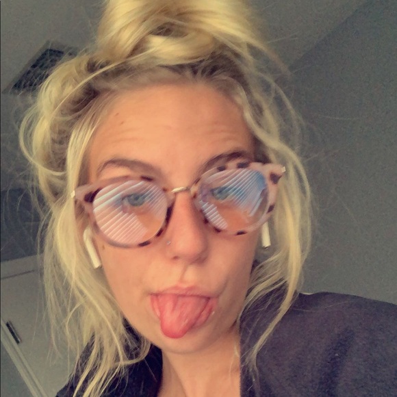 Meet your Posher, Haley - Picture 1 of 1